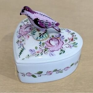 Limoges France Peint Main Bird atop Heart Shape Trinket Box Signed Roses